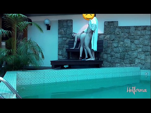 ❤️ Boss invita a cameriera à a piscina, ma ùn pudia resiste à un caldu ❌ Porno à co.raceporn.ru ❌❤