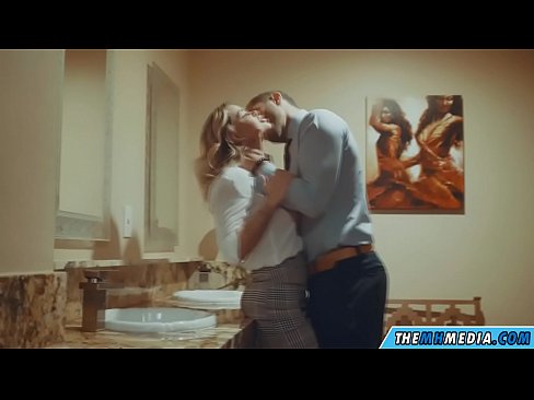❤️ Quandu una bionda tettona ti seduce in un bagnu publicu ❌ Porno à co.raceporn.ru ❌❤